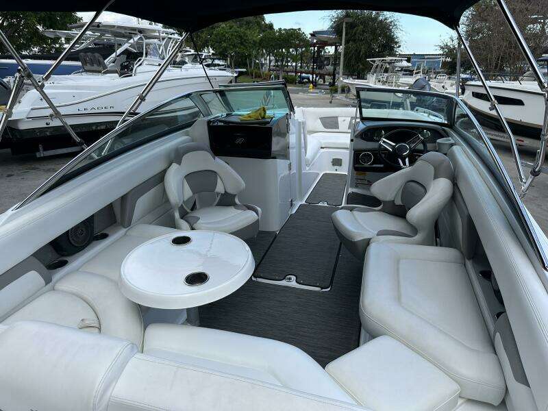 24ft Four Winns Yacht For Sale