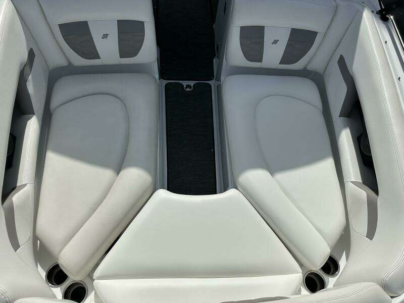 24ft Four Winns Yacht For Sale