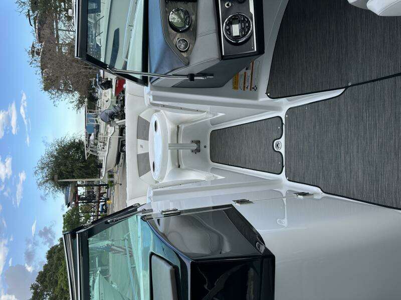 24ft Four Winns Yacht For Sale