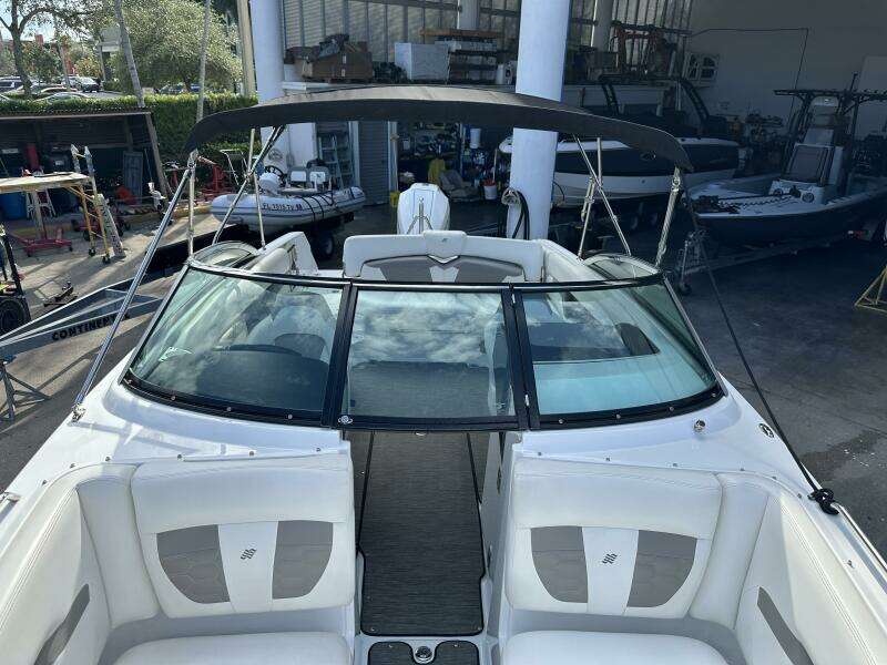 24ft Four Winns Yacht For Sale