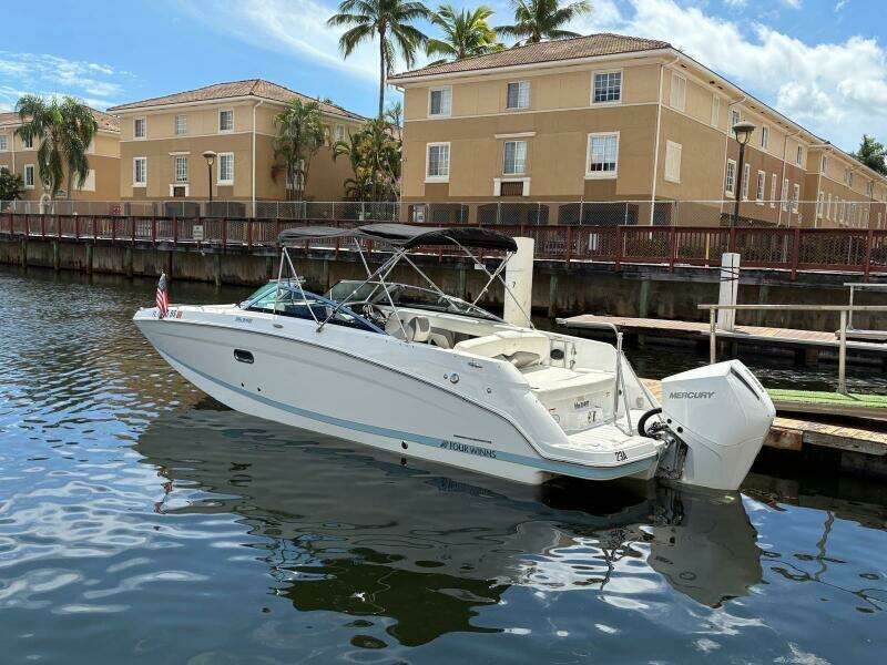 24ft Four Winns Yacht For Sale