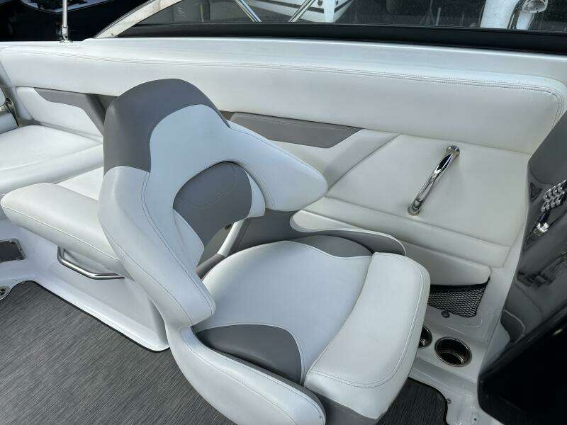 24ft Four Winns Yacht For Sale