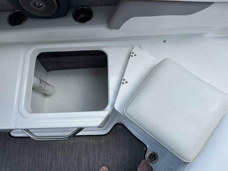 24ft Four Winns Yacht For Sale