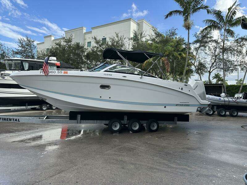 24ft Four Winns Yacht For Sale