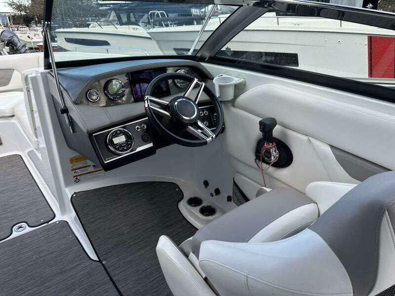 24ft Four Winns Yacht For Sale