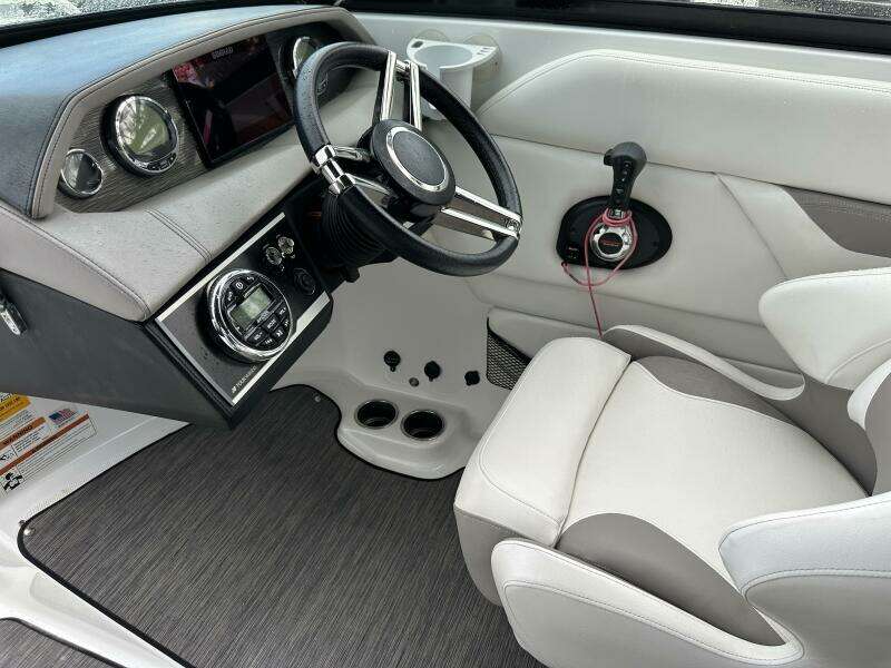 24ft Four Winns Yacht For Sale