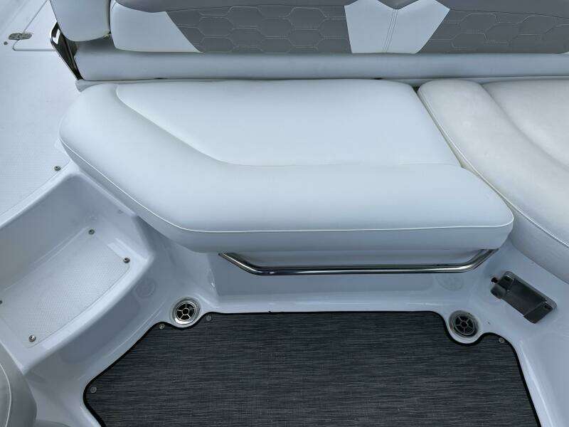 24ft Four Winns Yacht For Sale