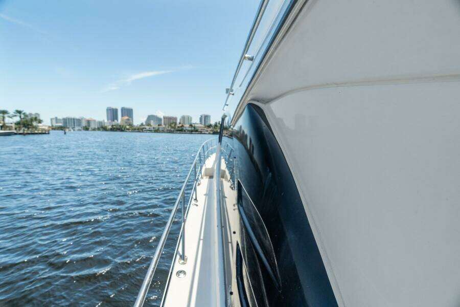 L ATTITUDE ADJUSTMENT 54ft Sea Ray Yacht For Sale L ATTITUDE ADJUSTMENT 54ft Sea Ray Yacht For Sale