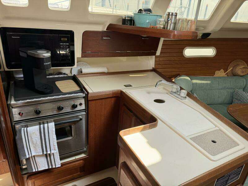 Gingerly 33ft Hunter Yacht For Sale