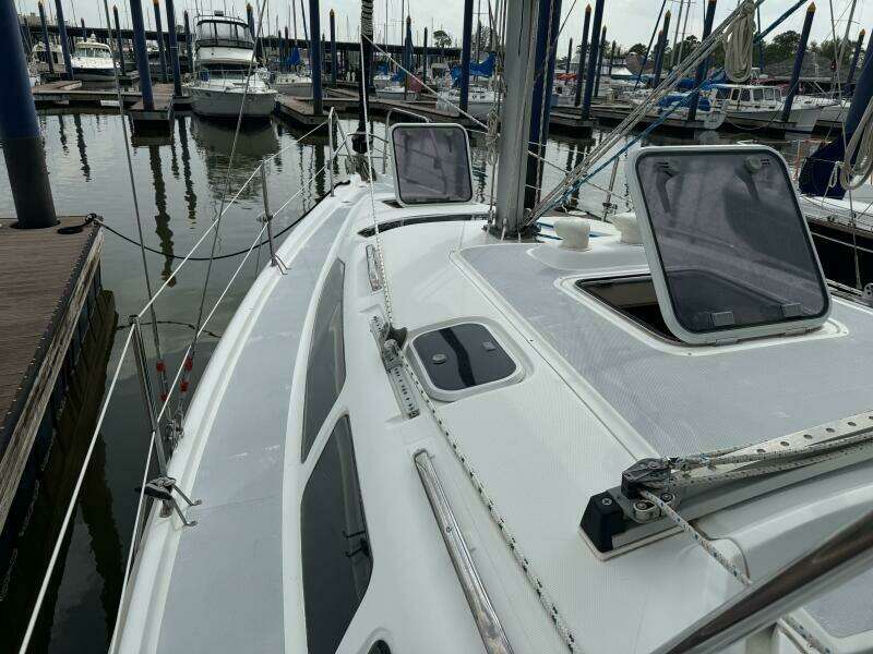 Gingerly 33ft Hunter Yacht For Sale
