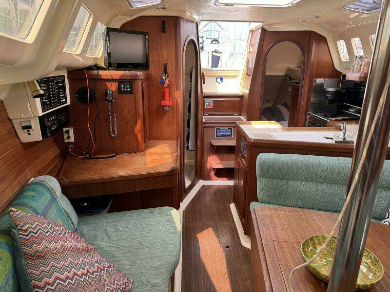 Gingerly 33ft Hunter Yacht For Sale