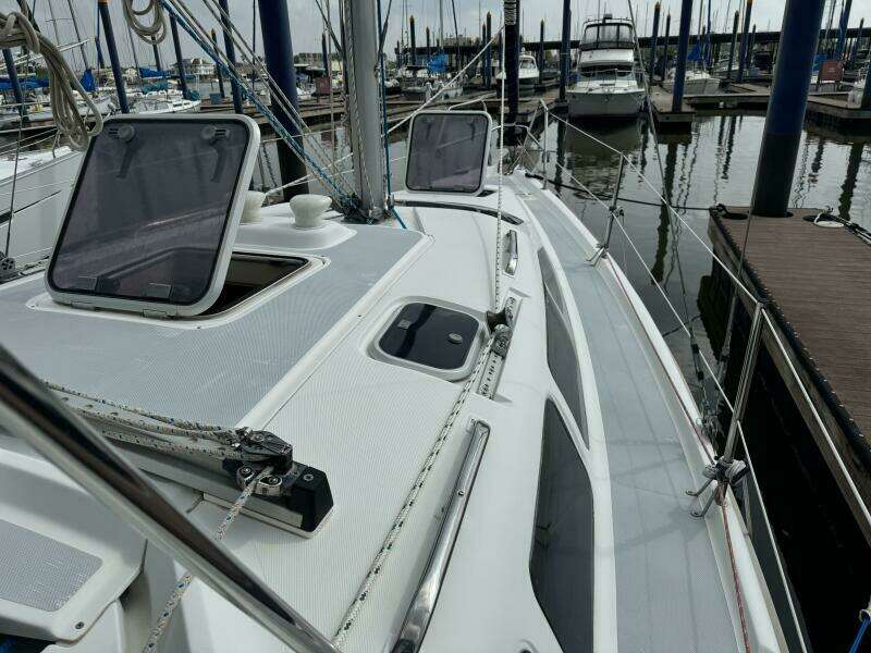 Gingerly 33ft Hunter Yacht For Sale