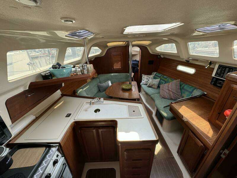 Gingerly 33ft Hunter Yacht For Sale