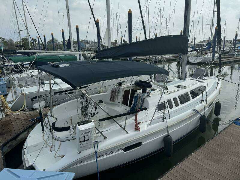 Gingerly 33ft Hunter Yacht For Sale