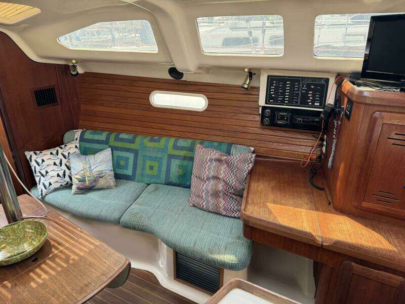 Gingerly 33ft Hunter Yacht For Sale
