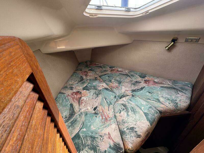 Gingerly 33ft Hunter Yacht For Sale
