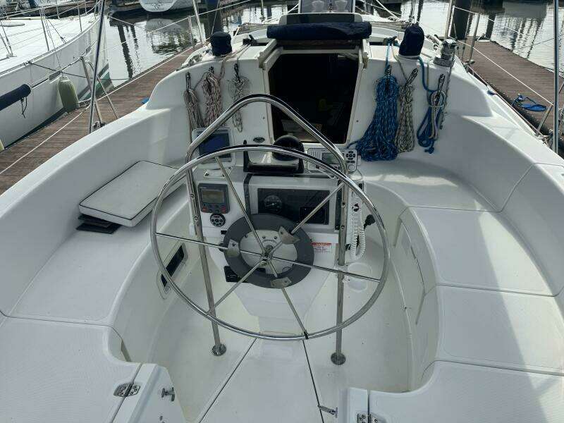 Gingerly 33ft Hunter Yacht For Sale