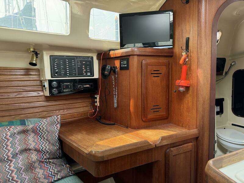 Gingerly 33ft Hunter Yacht For Sale
