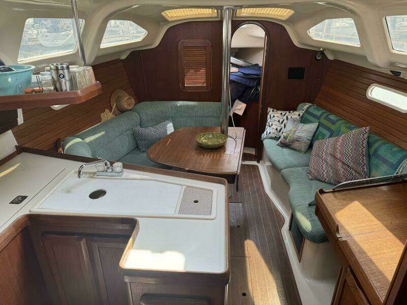 Gingerly 33ft Hunter Yacht For Sale
