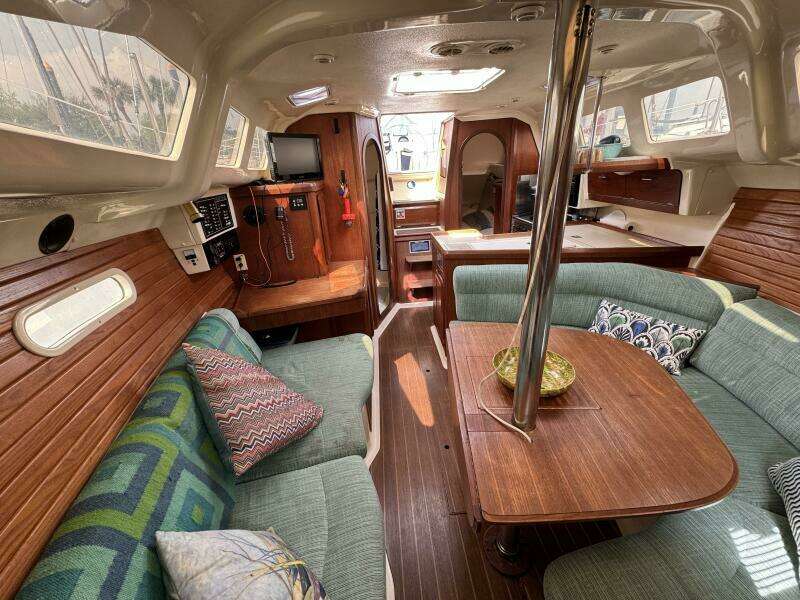 Gingerly 33ft Hunter Yacht For Sale