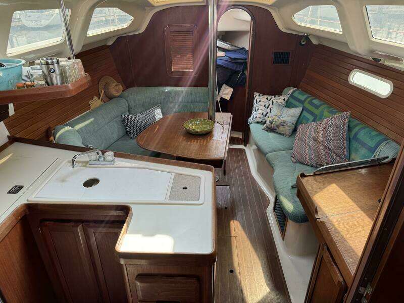 Gingerly 33ft Hunter Yacht For Sale