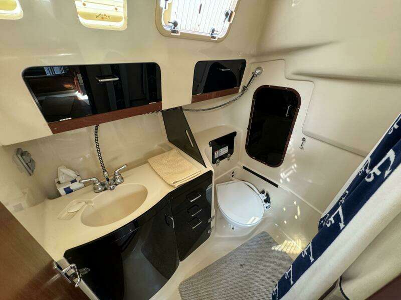 Gingerly 33ft Hunter Yacht For Sale