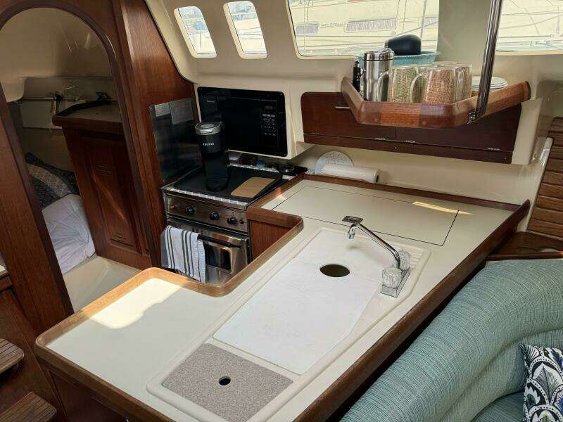 Gingerly 33ft Hunter Yacht For Sale