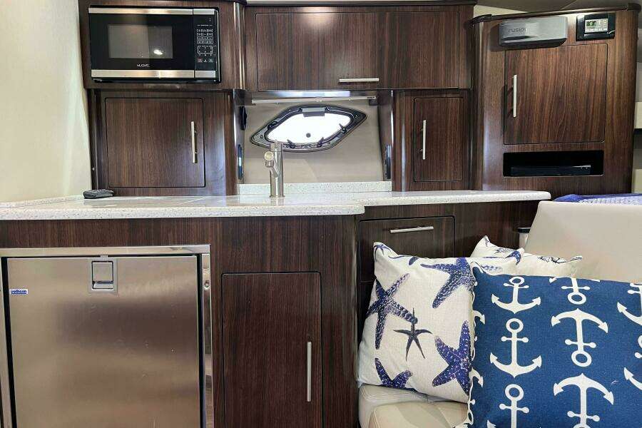35ft Regal Yacht For Sale