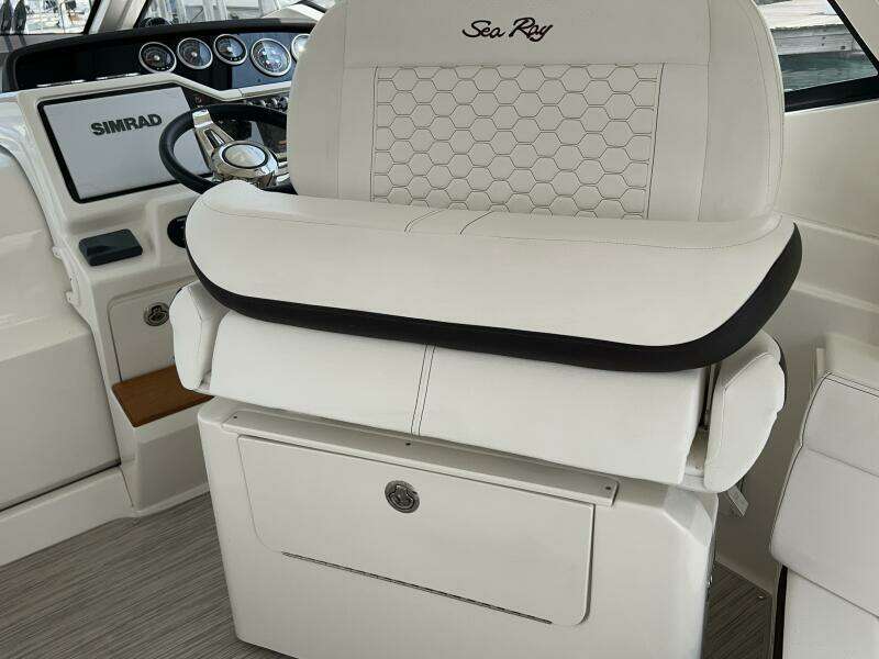 35ft Sea Ray Yacht For Sale