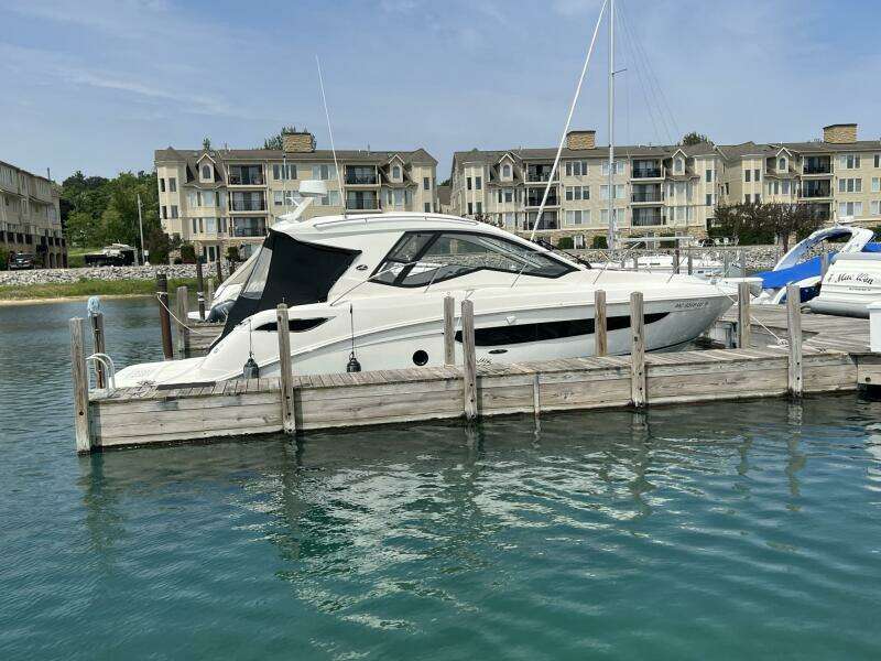 35ft Sea Ray Yacht For Sale