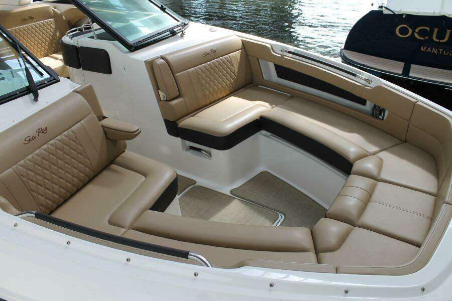 31ft Sea Ray Yacht For Sale