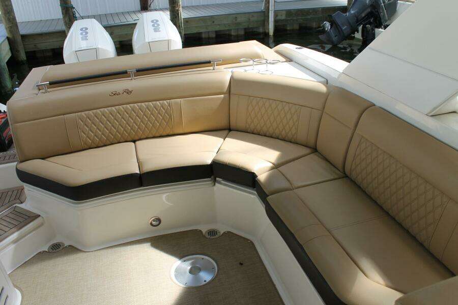 31ft Sea Ray Yacht For Sale