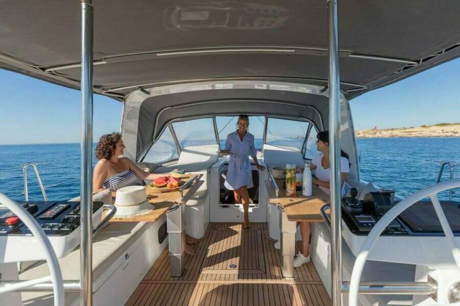 Oceanis Yacht 54