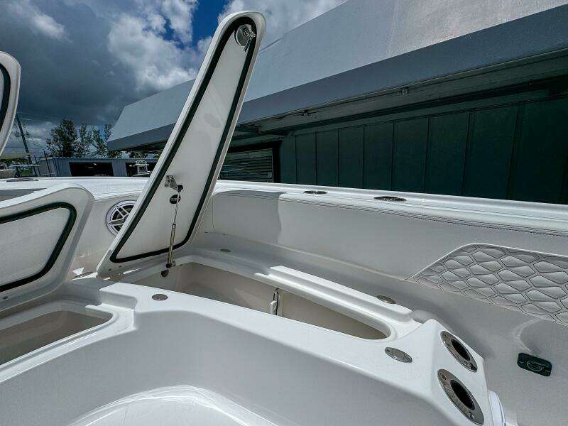27ft Tidewater Yacht For Sale