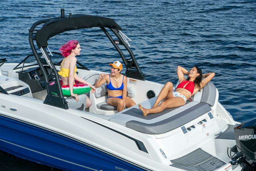 22ft Bayliner Yacht For Sale