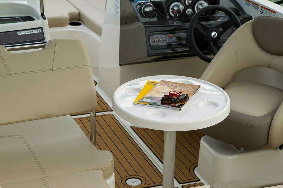 22ft Bayliner Yacht For Sale