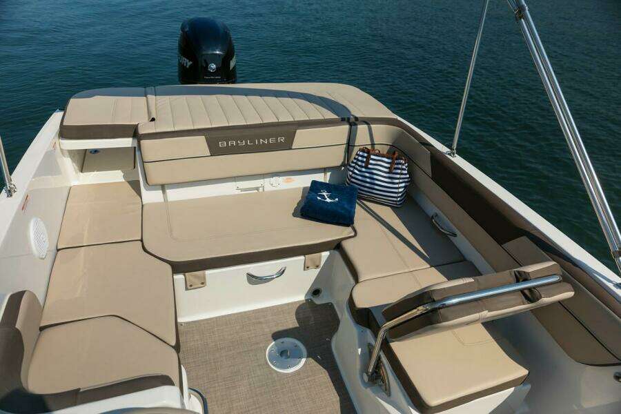 22ft Bayliner Yacht For Sale