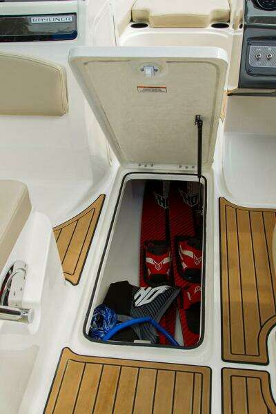 22ft Bayliner Yacht For Sale