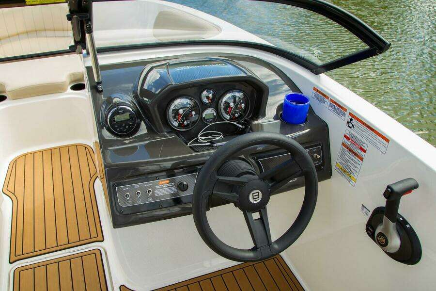 22ft Bayliner Yacht For Sale