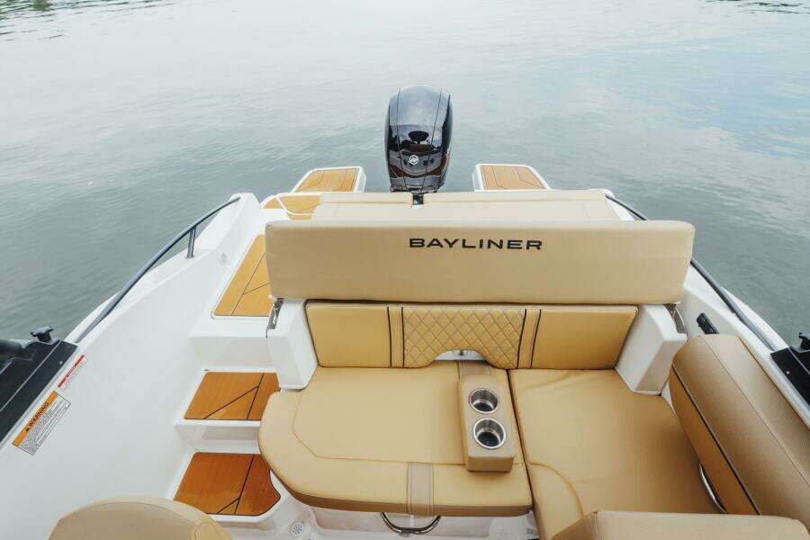 19ft Bayliner Yacht For Sale