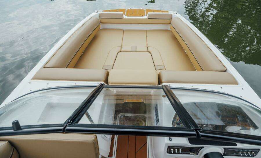 19ft Bayliner Yacht For Sale