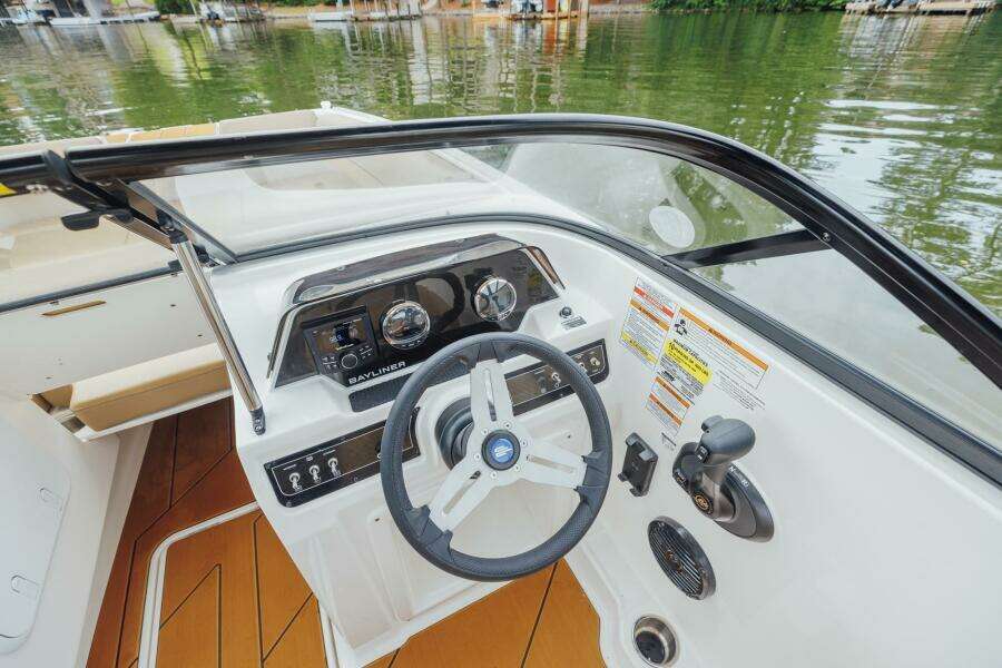 19ft Bayliner Yacht For Sale