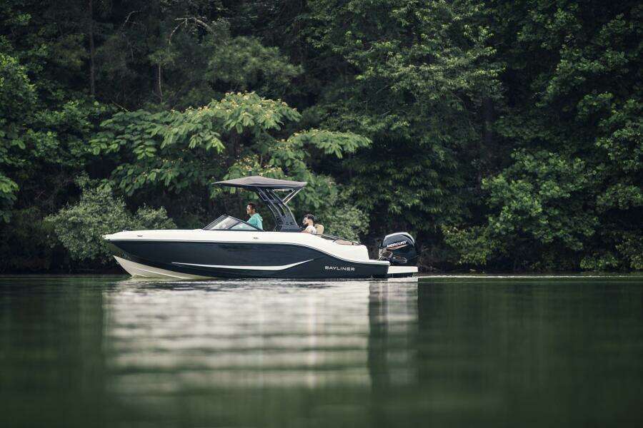 19ft Bayliner Yacht For Sale