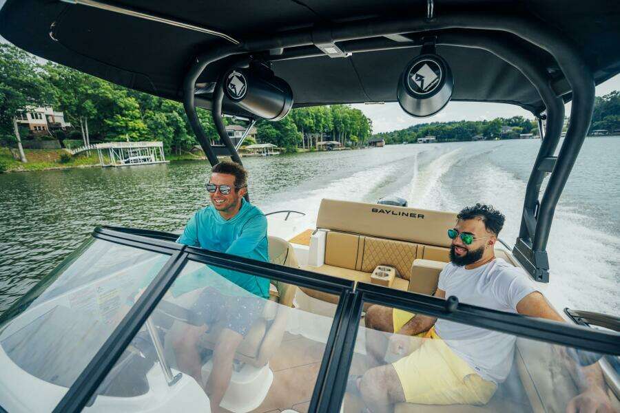 19ft Bayliner Yacht For Sale