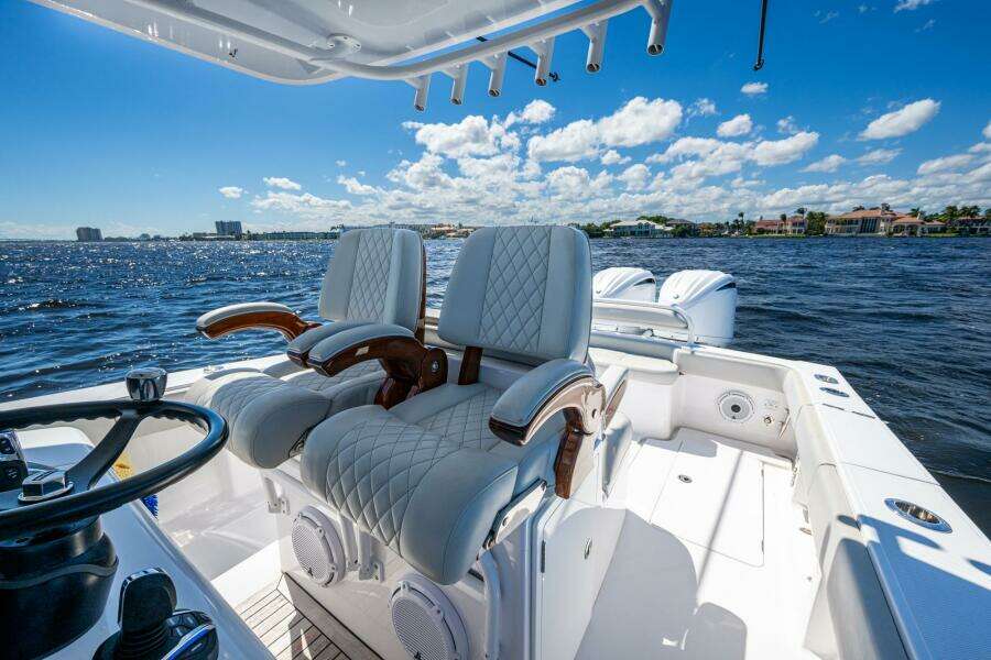 32ft Jupiter Yacht For Sale