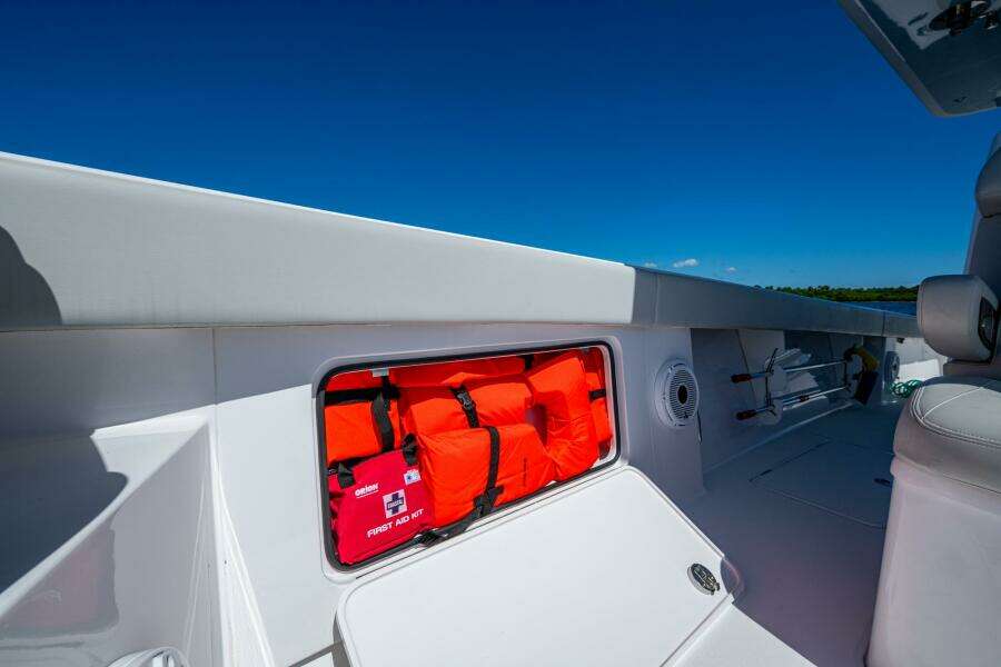 32ft Jupiter Yacht For Sale
