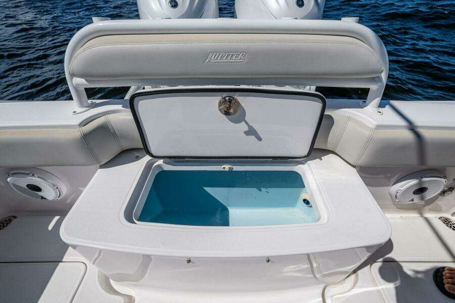 32ft Jupiter Yacht For Sale