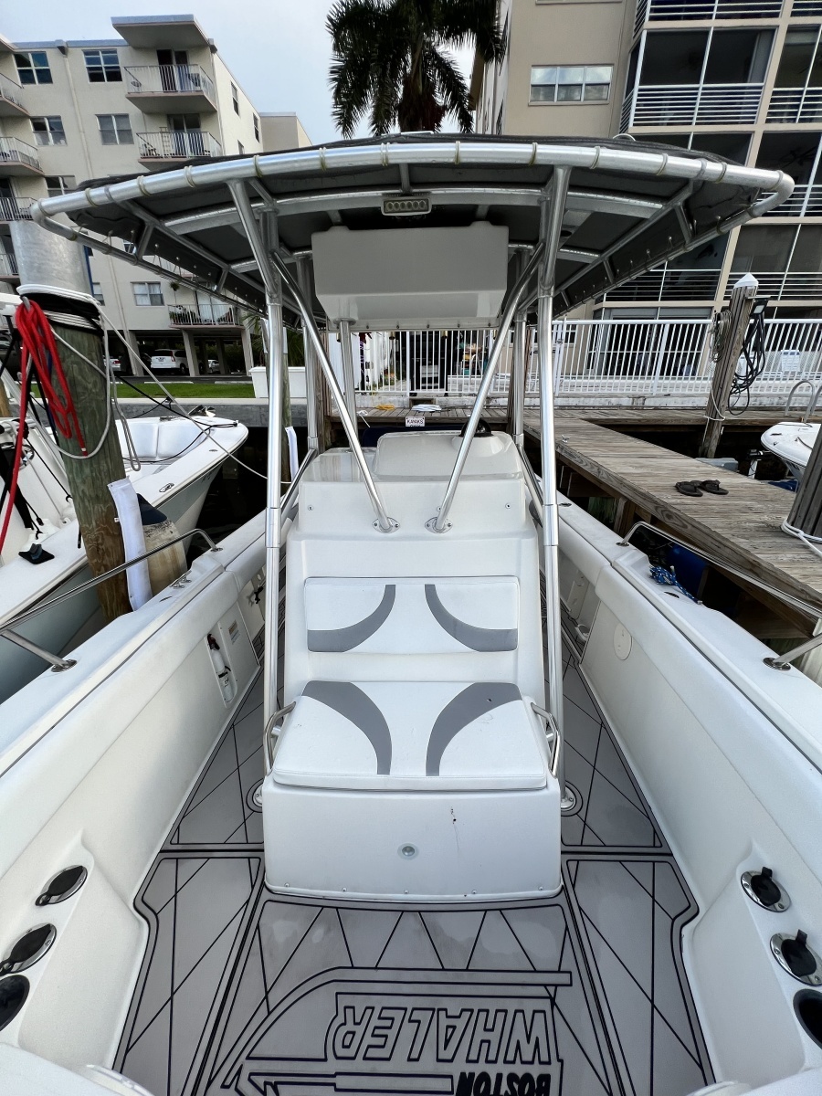 2001 Boston Whaler 26 Outrage