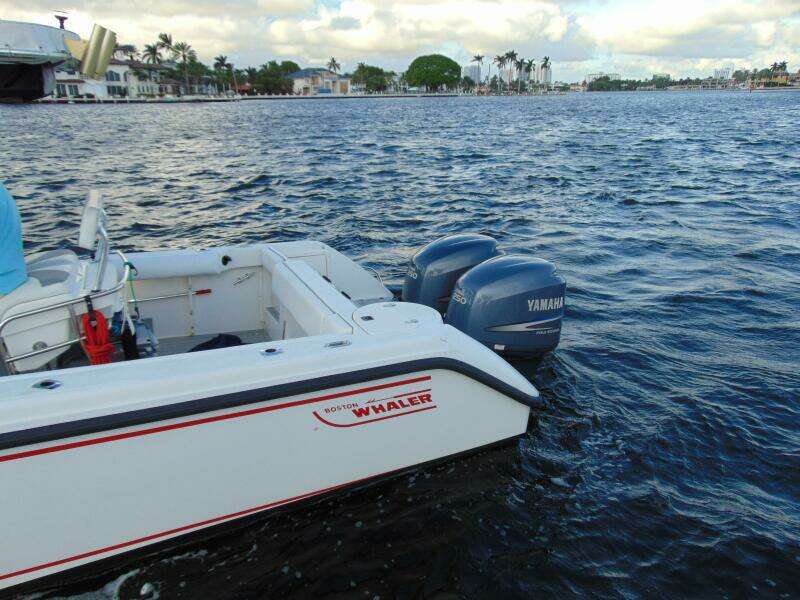 26ft Boston Whaler Yacht For Sale
