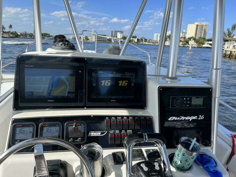 26ft Boston Whaler Yacht For Sale